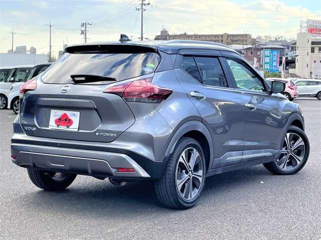 キックス Ｘ　２トーンカラー！セーフティアシスト！純正ナビ＆フルセグＴＶ＆ＤＶＤ＆ＢＴ！インテリジェントアラウンドビューモニター＆ルームミラー！ＬＥＤヘッドライト！オートライト！シートヒーター！（4枚目）