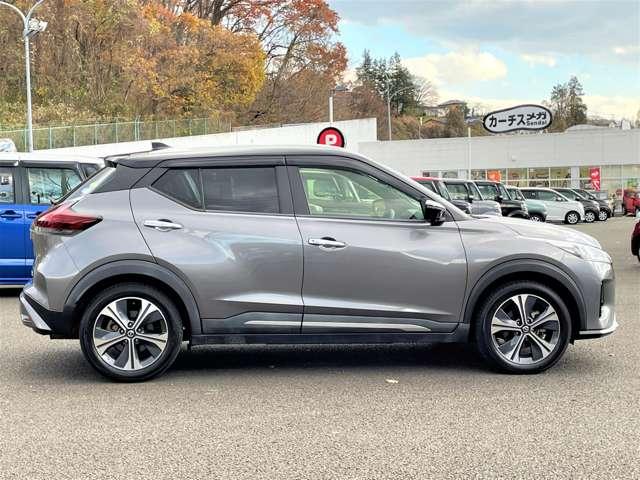 キックス Ｘ　２トーンカラー！セーフティアシスト！純正ナビ＆フルセグＴＶ＆ＤＶＤ＆ＢＴ！インテリジェントアラウンドビューモニター＆ルームミラー！ＬＥＤヘッドライト！オートライト！シートヒーター！（7枚目）