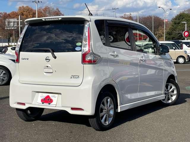 デイズ ハイウェイスター X 1オーナー車!アイドリングストップ!エマージェンシーブレーキ!純正ナビ&フルセグTV&BT!アラウンドビューモニター!HIDヘッドライト!オートライト!純正アルミ&エアロ!インテリ(4枚目)