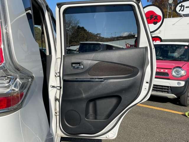 デイズ ハイウェイスター X 1オーナー車!アイドリングストップ!エマージェンシーブレーキ!純正ナビ&フルセグTV&BT!アラウンドビューモニター!HIDヘッドライト!オートライト!純正アルミ&エアロ!インテリ(25枚目)