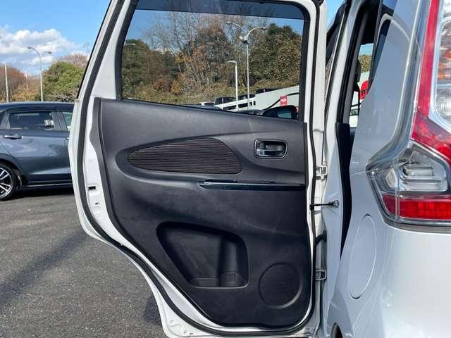 デイズ ハイウェイスター X 1オーナー車!アイドリングストップ!エマージェンシーブレーキ!純正ナビ&フルセグTV&BT!アラウンドビューモニター!HIDヘッドライト!オートライト!純正アルミ&エアロ!インテリ(26枚目)