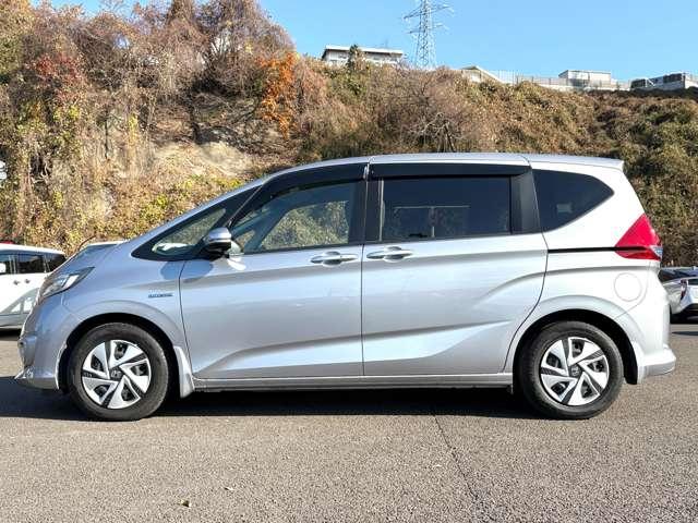 フリード＋ハイブリッド ハイブリッドＧ・ホンダセンシング　ホンダセンシング！サイド／カーテンエアバッグ！ＬＥＤヘッドライト！オートライト！両側パワースライドドア！純正ＥＴＣ！スマートキーシステム！（8枚目）