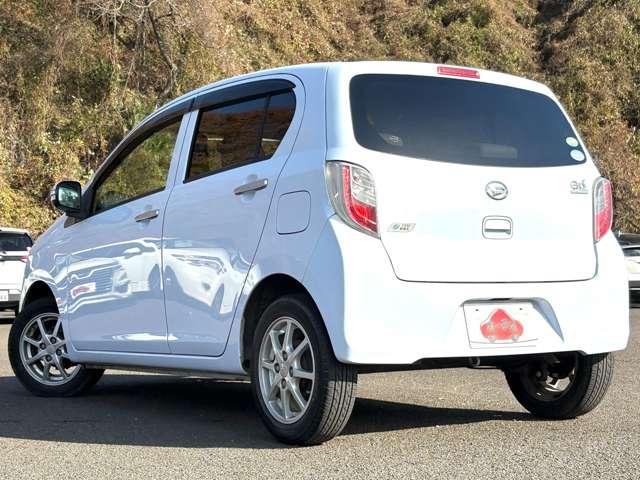 ミライース Ｇ　エコアイドル！純正アルミ！サイドエアバッグ！リモコンキー！ウィンカーミラー！純正１４インチアルミホイール！純正カーオーディオ！オートエアコン！横滑り防止装置！パワーウィンドウ！（5枚目）