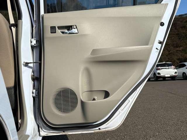 ミライース Ｇ　エコアイドル！純正アルミ！サイドエアバッグ！リモコンキー！ウィンカーミラー！純正１４インチアルミホイール！純正カーオーディオ！オートエアコン！横滑り防止装置！パワーウィンドウ！（31枚目）