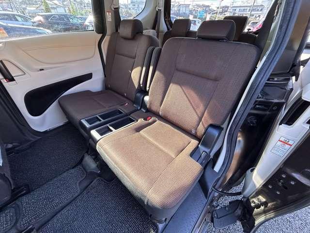 シエンタ １．５Ｇ　４ＷＤ　６名　プリクラッシュセーフティ！レーンディパーチャーアラート！オートマチックハイビーム！純正ナビ！フルセグＴＶ！バックカメラ！両側パワースライドドア！社外マフラー【フタバ】！純正アルミホ（23枚目）