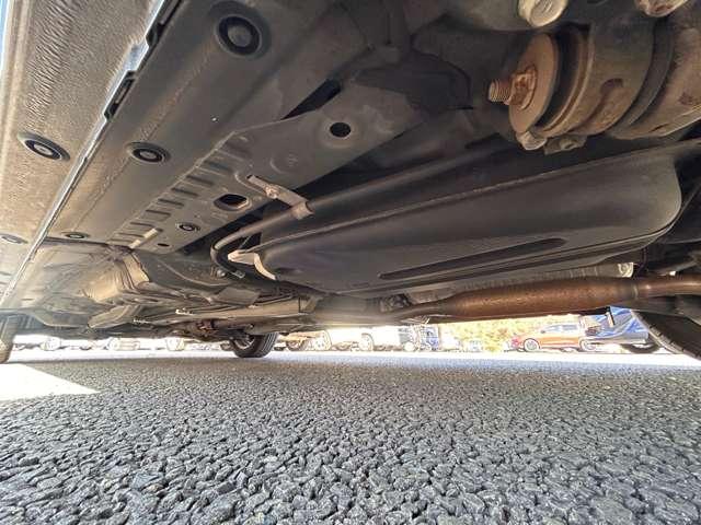 シエンタ １．５Ｇ　４ＷＤ　６名　プリクラッシュセーフティ！レーンディパーチャーアラート！オートマチックハイビーム！純正ナビ！フルセグＴＶ！バックカメラ！両側パワースライドドア！社外マフラー【フタバ】！純正アルミホ（33枚目）