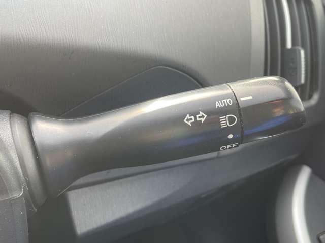 プリウス 1.8Sツーリングセレクション 5名 純正ナビ!ワンセグTV!バックカメラ!LEDヘッドライト!スマートキー!ウィンカーミラー!(15枚目)