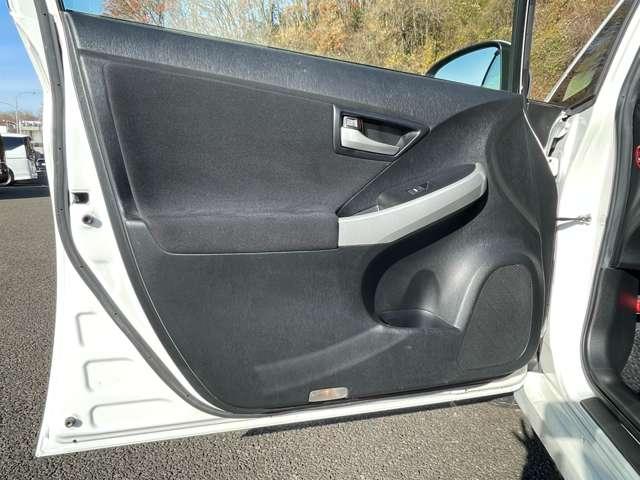 プリウス 1.8Sツーリングセレクション 5名 純正ナビ!ワンセグTV!バックカメラ!LEDヘッドライト!スマートキー!ウィンカーミラー!(23枚目)