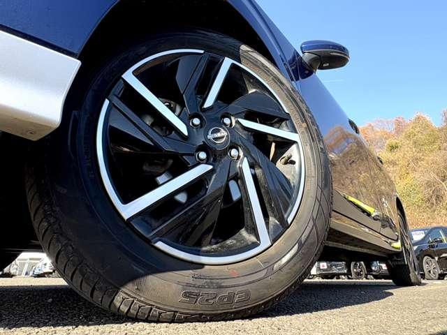 ノート X FOUR 1オーナー車!4WD!全方位運転支援システム!純正ナビ&フルセグTV&BT&バックカメラ!アダプティブLEDヘッドライト!オートライト!純正アルミ!シートヒーター!ステアリングヒーター(11枚目)