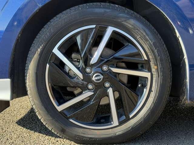 ノート X FOUR 1オーナー車!4WD!全方位運転支援システム!純正ナビ&フルセグTV&BT&バックカメラ!アダプティブLEDヘッドライト!オートライト!純正アルミ!シートヒーター!ステアリングヒーター(12枚目)