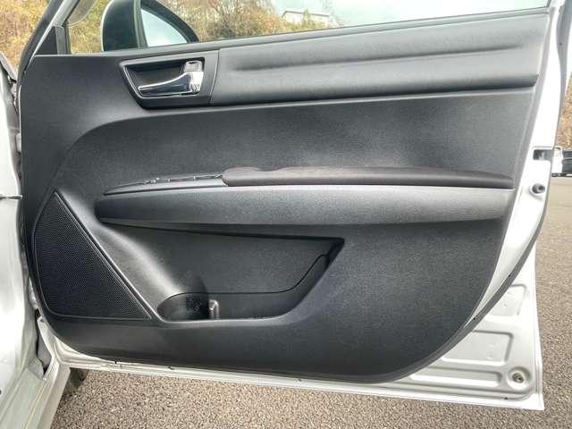 カローラフィールダー ハイブリッドG エアロツアラー 禁煙/衝突軽減/ドラレコーダー/ETC2.0/純正ナビ/バックカメラ/レーンキープアシスト/横滑り防止装/Bluetooth/メモリーナビ/フルセグTV/ルーフレール/純正16インチアルミホイール(22枚目)