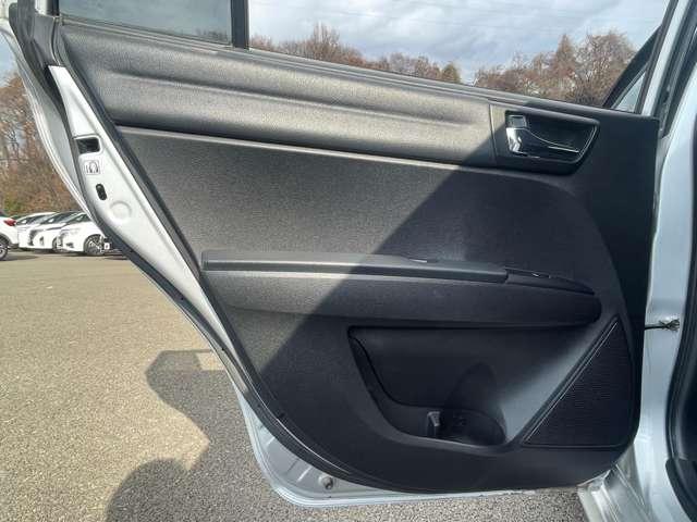 カローラフィールダー ハイブリッドG エアロツアラー 禁煙/衝突軽減/ドラレコーダー/ETC2.0/純正ナビ/バックカメラ/レーンキープアシスト/横滑り防止装/Bluetooth/メモリーナビ/フルセグTV/ルーフレール/純正16インチアルミホイール(24枚目)