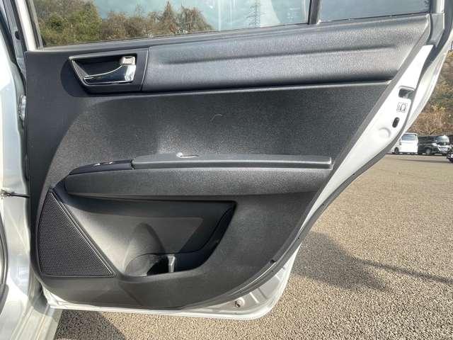 カローラフィールダー ハイブリッドG エアロツアラー 禁煙/衝突軽減/ドラレコーダー/ETC2.0/純正ナビ/バックカメラ/レーンキープアシスト/横滑り防止装/Bluetooth/メモリーナビ/フルセグTV/ルーフレール/純正16インチアルミホイール(25枚目)