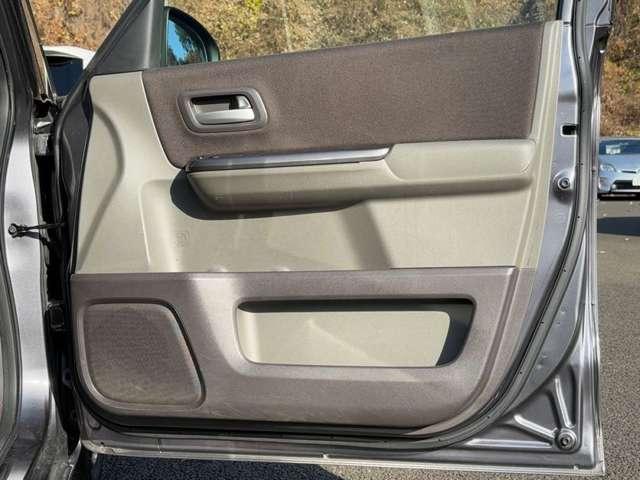 フリードハイブリッド 1.5ハイブリッドGホンダセンシング 6名 ホンダセンシング!ギャザーズナビ&フルセグTV&DVD&BT&バックカメラ!ギャザーズフリップダウンモニター!両側パワースライドドア!LEDヘッドライト!オートライト!純正ETC!(32枚目)