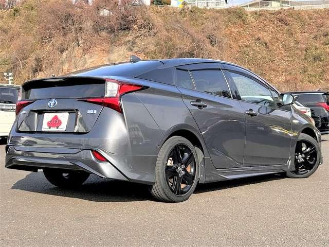 プリウス Aプレミアム ツーリングセレクション セーフティセンス!ブラインドスポットモニター!シンプルインテリジェントパーキングアシスト!レザーシート!モデリスタエアロ!純正ナビ&1セグTV&BT&バックカメラ!おくだけ充電!L(4枚目)