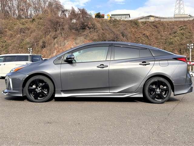 プリウス Aプレミアム ツーリングセレクション セーフティセンス!ブラインドスポットモニター!シンプルインテリジェントパーキングアシスト!レザーシート!モデリスタエアロ!純正ナビ&1セグTV&BT&バックカメラ!おくだけ充電!L(8枚目)