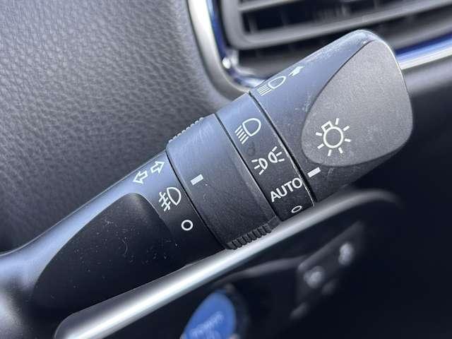 プリウス Aプレミアム ツーリングセレクション セーフティセンス!ブラインドスポットモニター!シンプルインテリジェントパーキングアシスト!レザーシート!モデリスタエアロ!純正ナビ&1セグTV&BT&バックカメラ!おくだけ充電!L(18枚目)