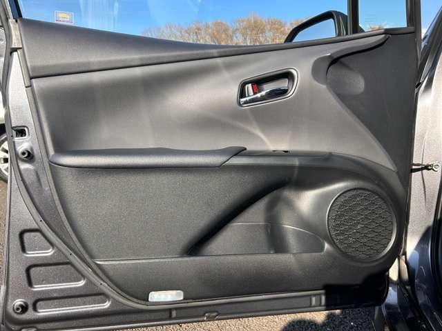 プリウス Aプレミアム ツーリングセレクション セーフティセンス!ブラインドスポットモニター!シンプルインテリジェントパーキングアシスト!レザーシート!モデリスタエアロ!純正ナビ&1セグTV&BT&バックカメラ!おくだけ充電!L(51枚目)