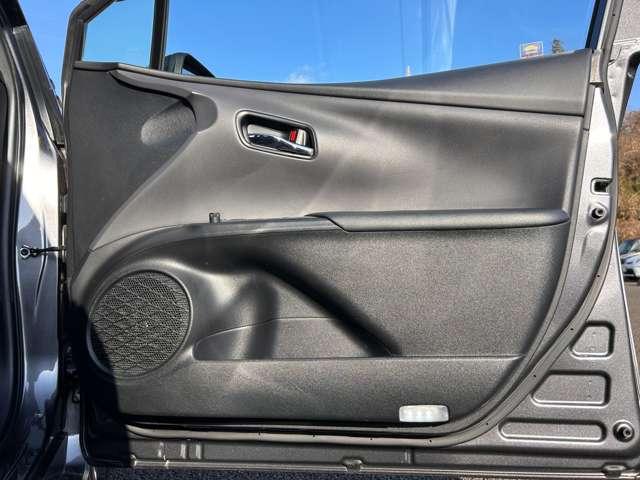 プリウス Aプレミアム ツーリングセレクション セーフティセンス!ブラインドスポットモニター!シンプルインテリジェントパーキングアシスト!レザーシート!モデリスタエアロ!純正ナビ&1セグTV&BT&バックカメラ!おくだけ充電!L(52枚目)