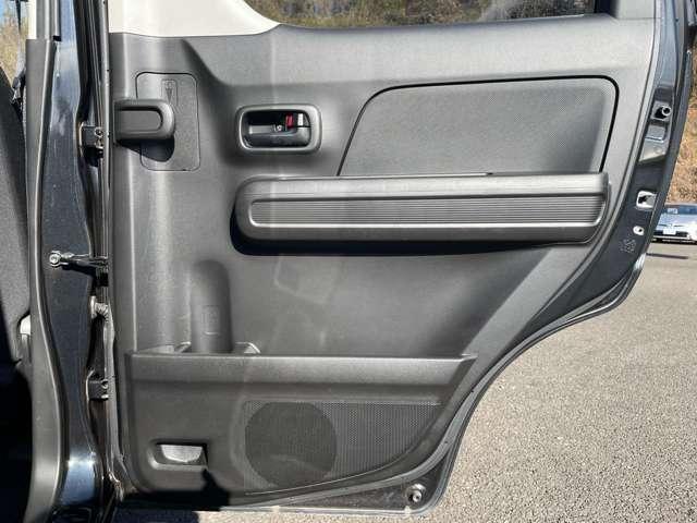 ワゴンR ハイブリッドFX 4WD!走行30.150キロ!マイルドハイブリッド/アイドリングストップ!ストラーダナビ&フルセグTV&DVD&BT!リモコンキー!シートヒーター!(24枚目)