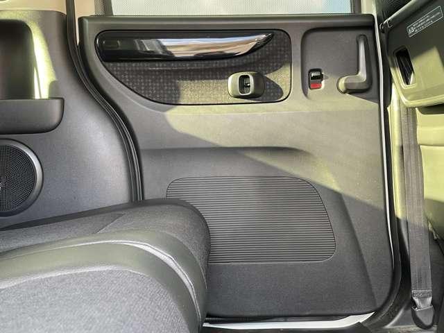 N-BOXカスタム G ターボSSパッケージ 1オーナー車!シティブレーキアクティブシステム!パドルシフト!シートヒーター!クルーズコントロール!GATHERSナビ!フルセグTV!バックカメラ!両側パワースライドドア!ハーフレ(25枚目)