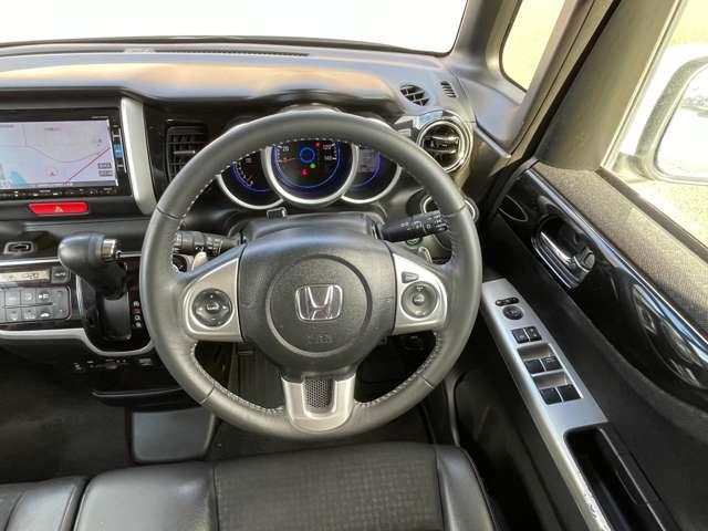 N-BOXカスタム G ターボSSパッケージ 1オーナー車!シティブレーキアクティブシステム!パドルシフト!シートヒーター!クルーズコントロール!GATHERSナビ!フルセグTV!バックカメラ!両側パワースライドドア!ハーフレ(45枚目)