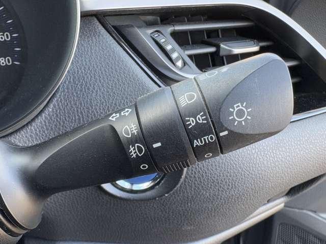 C-HR ハイブリッドG モード ネロ 1オーナー/セーフティセンス/純正ナビ&フルセグTV/Bluetooth/LEDヘッドライト/ブラインドスポットモニター/ハ半革シート/禁煙車/スマートキー/車検令和8年6月/バックカメラ/ETC(18枚目)