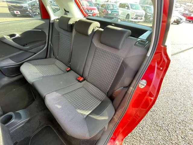 ポロ ＴＳＩコンフォートライン　クルーズコントロール／禁煙車／ドラレコ／ＥＴＣ／バックカメラ／アイドリングストップ／純正ナビ／Ｂｌｕｅｔｏｏｔｈ／キーレスエントリー／パドルシフト／マニュアルエアコン／純正１５インチスチールホイール（19枚目）