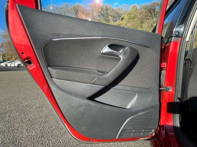 ポロ ＴＳＩコンフォートライン　クルーズコントロール／禁煙車／ドラレコ／ＥＴＣ／バックカメラ／アイドリングストップ／純正ナビ／Ｂｌｕｅｔｏｏｔｈ／キーレスエントリー／パドルシフト／マニュアルエアコン／純正１５インチスチールホイール（22枚目）