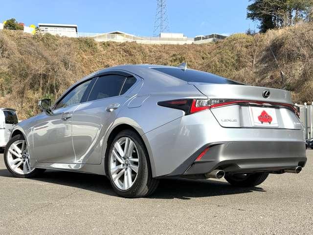 IS IS300 1オーナー/サンルーフ/3連LED/360度M/L-texシート/OPシートヒータ/セーフティシステム+/BSM/PSB/追従型クルコン/10.3インチナビ/プレミアムSS/Blu-ray対応/禁煙車(6枚目)