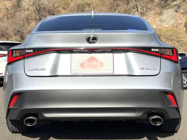 IS IS300 1オーナー/サンルーフ/3連LED/360度M/L-texシート/OPシートヒータ/セーフティシステム+/BSM/PSB/追従型クルコン/10.3インチナビ/プレミアムSS/Blu-ray対応/禁煙車(7枚目)