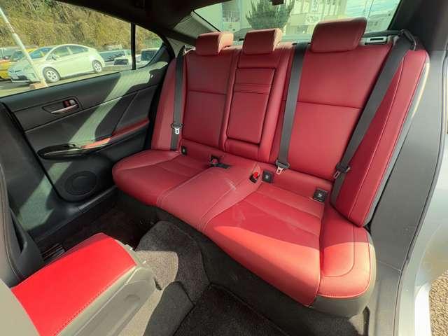 IS IS300 1オーナー/サンルーフ/3連LED/360度M/L-texシート/OPシートヒータ/セーフティシステム+/BSM/PSB/追従型クルコン/10.3インチナビ/プレミアムSS/Blu-ray対応/禁煙車(23枚目)