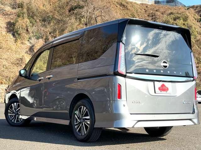 セレナ ｅ－パワー　ハイウェイスターＶ　３６０度セーフティアシスト！防水シート！シートヒーター！ステアリングヒーター！純正ナビ＆フルセグＴＶ＆ＢＴ！インテリジェントアラウンドビューモニター＆ルームミラー！ハンズフリー両側（5枚目）