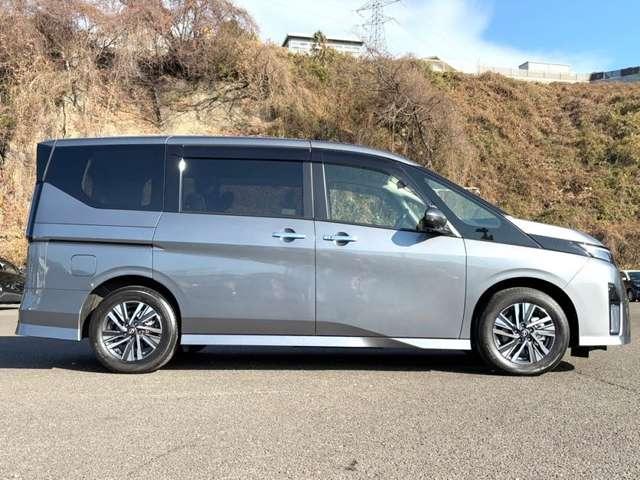 セレナ ｅ－パワー　ハイウェイスターＶ　３６０度セーフティアシスト！防水シート！シートヒーター！ステアリングヒーター！純正ナビ＆フルセグＴＶ＆ＢＴ！インテリジェントアラウンドビューモニター＆ルームミラー！ハンズフリー両側（8枚目）