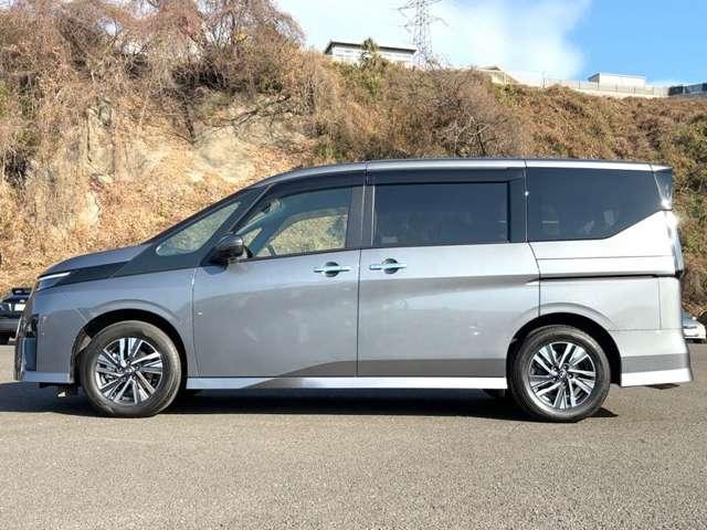 セレナ ｅ－パワー　ハイウェイスターＶ　３６０度セーフティアシスト！防水シート！シートヒーター！ステアリングヒーター！純正ナビ＆フルセグＴＶ＆ＢＴ！インテリジェントアラウンドビューモニター＆ルームミラー！ハンズフリー両側（9枚目）