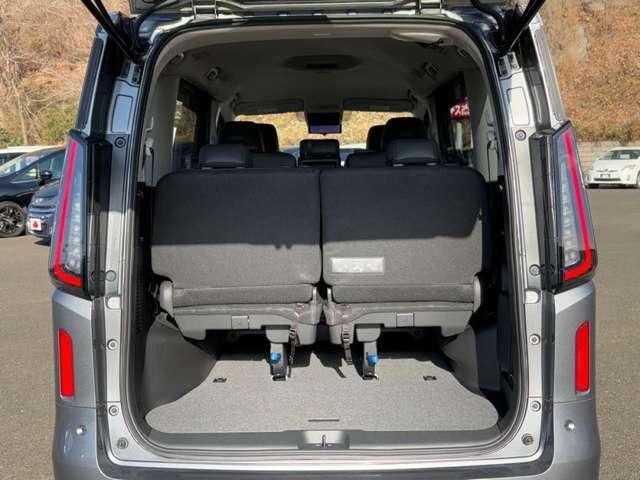 セレナ ｅ－パワー　ハイウェイスターＶ　３６０度セーフティアシスト！防水シート！シートヒーター！ステアリングヒーター！純正ナビ＆フルセグＴＶ＆ＢＴ！インテリジェントアラウンドビューモニター＆ルームミラー！ハンズフリー両側（28枚目）