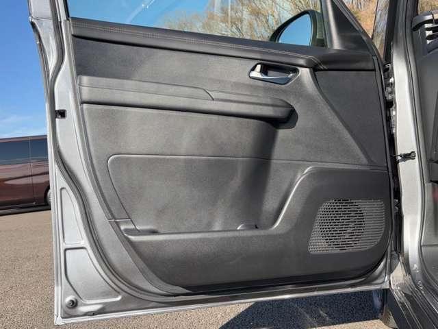 セレナ ｅ－パワー　ハイウェイスターＶ　３６０度セーフティアシスト！防水シート！シートヒーター！ステアリングヒーター！純正ナビ＆フルセグＴＶ＆ＢＴ！インテリジェントアラウンドビューモニター＆ルームミラー！ハンズフリー両側（36枚目）