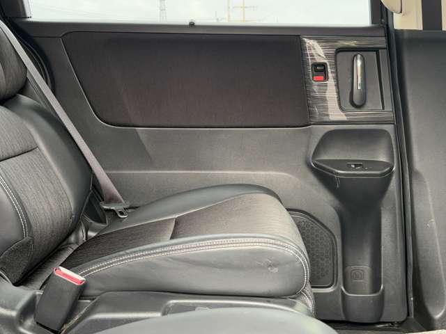 オデッセイ アブソルート・EX アイドリングストップ!シティブレーキアクティブシステム!ブラインドスポットインフォメーション!純正ナビ&フルセグTV&BT!マルチビューカメラシステム!フリップダウンモニター!両側(35枚目)