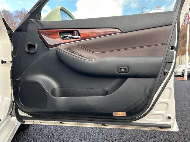 クラウン ロイヤルサルーン クルーズコントロール!ムーンルーフ!純正ナビ&フルセグTV&BT&バックカメラ!HIDヘッドライト!オートライト!純正アルミ!前席パワーシート!ビルトインETC!スマートエントリー(46枚目)