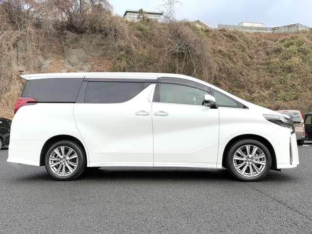 アルファード ２．５Ｓ　タイプゴールド　１オーナー車！アイドリングストップ！セーフティセンス！ブラインドスポットモニター！純正ナビ＆フルセグＴＶ＆ＢＴ！パノラミックビューモニター！フリップダウンモニター！ＪＢＬブレミアム（9枚目）