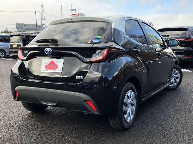 ヤリス ハイブリッドＧ　ツートーンカラー！セーフティセンス！ブラインドスポットモニター！純正ナビ＆フルセグＴＶ＆ＢＴ！パノラミックビューモニター！オートライト！ビルトインＥＴＣ！スマートエントリー／スター（4枚目）