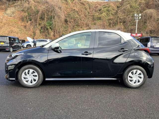 ヤリス ハイブリッドＧ　ツートーンカラー！セーフティセンス！ブラインドスポットモニター！純正ナビ＆フルセグＴＶ＆ＢＴ！パノラミックビューモニター！オートライト！ビルトインＥＴＣ！スマートエントリー／スター（8枚目）