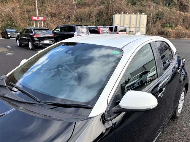 ヤリス ハイブリッドＧ　ツートーンカラー！セーフティセンス！ブラインドスポットモニター！純正ナビ＆フルセグＴＶ＆ＢＴ！パノラミックビューモニター！オートライト！ビルトインＥＴＣ！スマートエントリー／スター（10枚目）