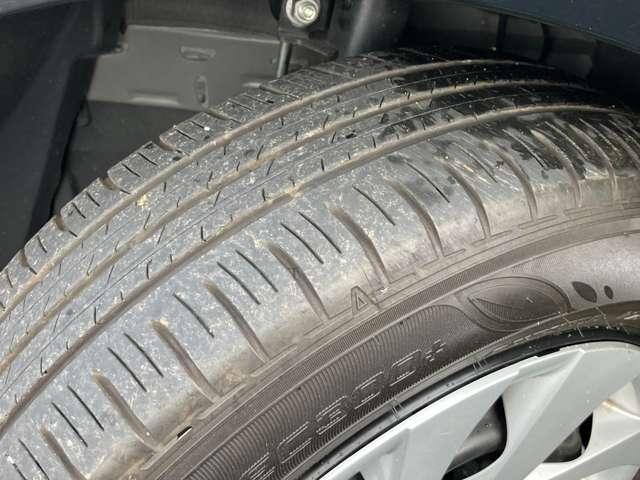 ヤリス ハイブリッドＧ　ツートーンカラー！セーフティセンス！ブラインドスポットモニター！純正ナビ＆フルセグＴＶ＆ＢＴ！パノラミックビューモニター！オートライト！ビルトインＥＴＣ！スマートエントリー／スター（13枚目）