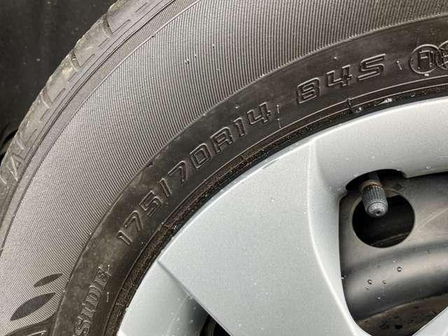 ヤリス ハイブリッドＧ　ツートーンカラー！セーフティセンス！ブラインドスポットモニター！純正ナビ＆フルセグＴＶ＆ＢＴ！パノラミックビューモニター！オートライト！ビルトインＥＴＣ！スマートエントリー／スター（14枚目）