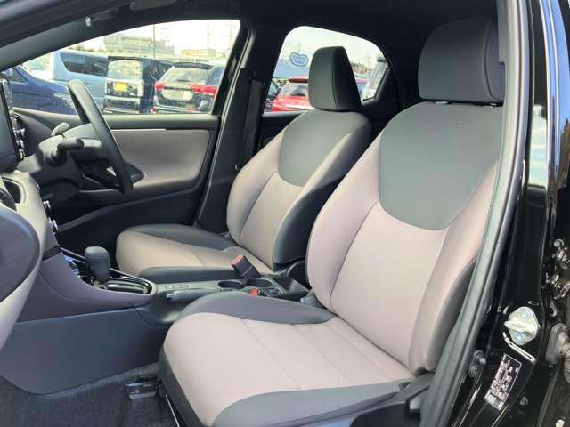 ヤリス ハイブリッドＧ　ツートーンカラー！セーフティセンス！ブラインドスポットモニター！純正ナビ＆フルセグＴＶ＆ＢＴ！パノラミックビューモニター！オートライト！ビルトインＥＴＣ！スマートエントリー／スター（19枚目）