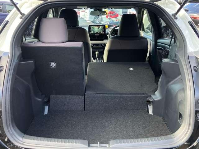 ヤリス ハイブリッドＧ　ツートーンカラー！セーフティセンス！ブラインドスポットモニター！純正ナビ＆フルセグＴＶ＆ＢＴ！パノラミックビューモニター！オートライト！ビルトインＥＴＣ！スマートエントリー／スター（27枚目）