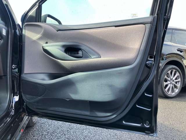 ヤリス ハイブリッドＧ　ツートーンカラー！セーフティセンス！ブラインドスポットモニター！純正ナビ＆フルセグＴＶ＆ＢＴ！パノラミックビューモニター！オートライト！ビルトインＥＴＣ！スマートエントリー／スター（30枚目）