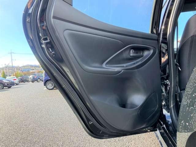 ヤリス ハイブリッドＧ　ツートーンカラー！セーフティセンス！ブラインドスポットモニター！純正ナビ＆フルセグＴＶ＆ＢＴ！パノラミックビューモニター！オートライト！ビルトインＥＴＣ！スマートエントリー／スター（31枚目）