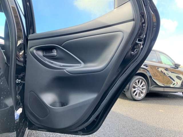 ヤリス ハイブリッドＧ　ツートーンカラー！セーフティセンス！ブラインドスポットモニター！純正ナビ＆フルセグＴＶ＆ＢＴ！パノラミックビューモニター！オートライト！ビルトインＥＴＣ！スマートエントリー／スター（32枚目）